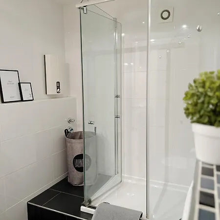 Apartment 90m2 I I Netflix I Wifi I Free Parking I Lia Hannover