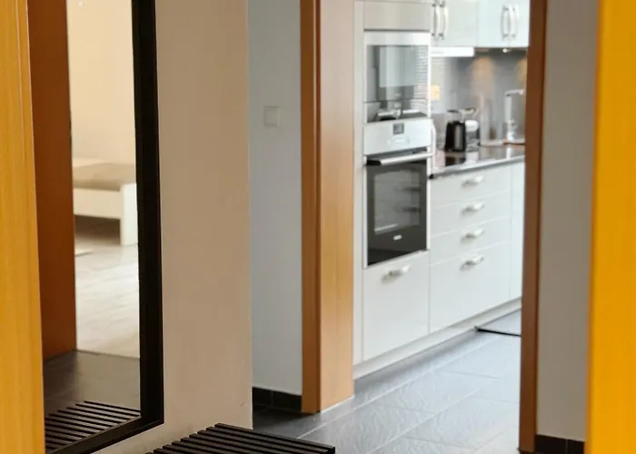 90m2 I I Netflix I Wifi I Free Parking I Lia شقة *