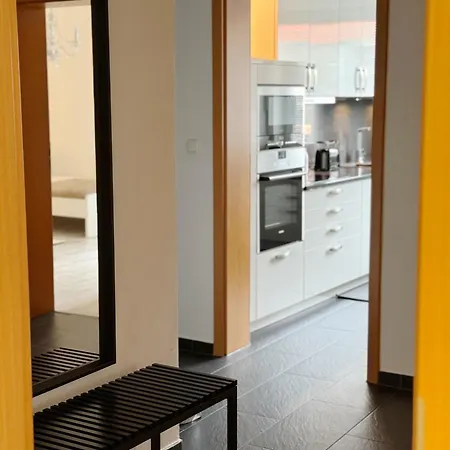 90m2 I I Netflix I Wifi I Free Parking I Lia Apartmán *